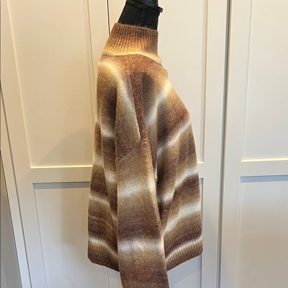 Rhythm. Tan and Brown Sweater Cowl & Turtlenecks Size M - Picture 5 of 6